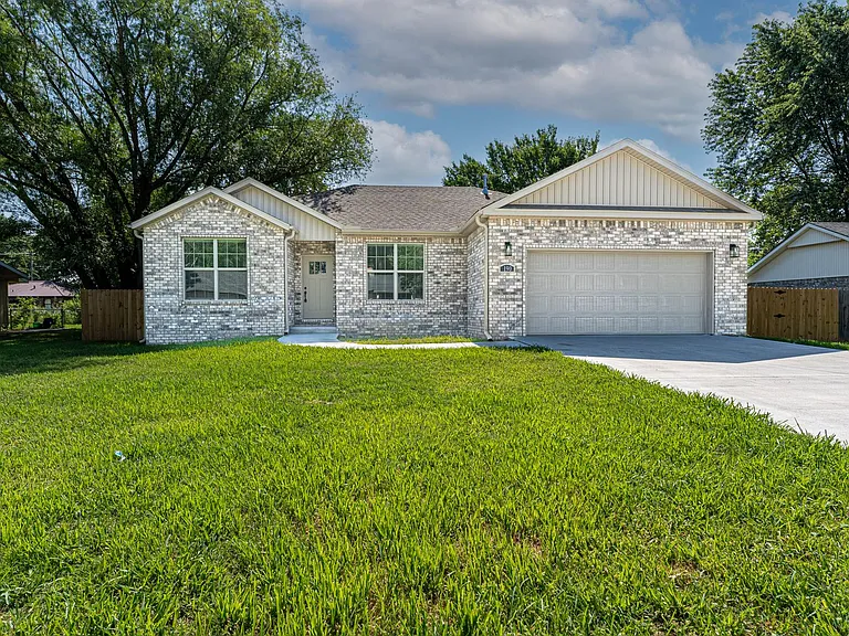 190 Township Dr — Photo 1