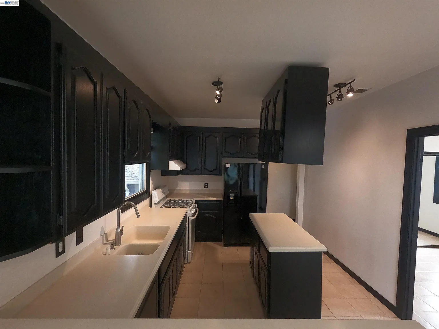 2 bed, 1061 sqft, $2,900 — Photo 2
