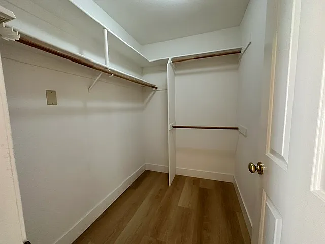 353 Silverlake Ct — Photo 16