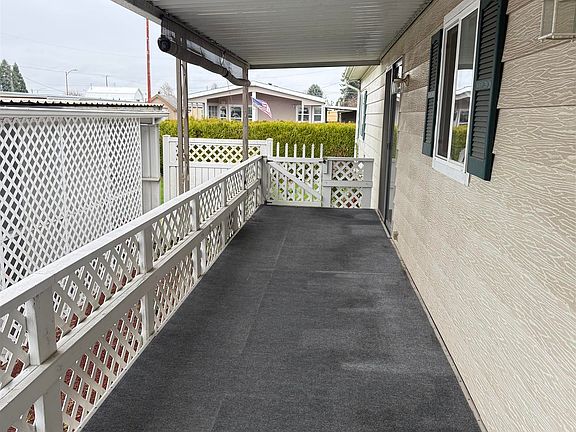 4th image of 5422 Portland Rd NE Unit 24