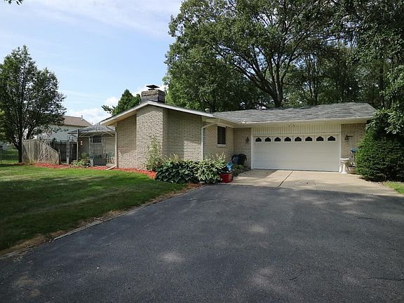 3rd image of 9612 Woodland Ct