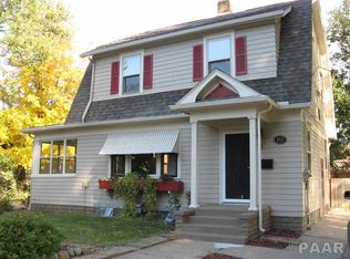912 S 10th St, Pekin, IL 61554