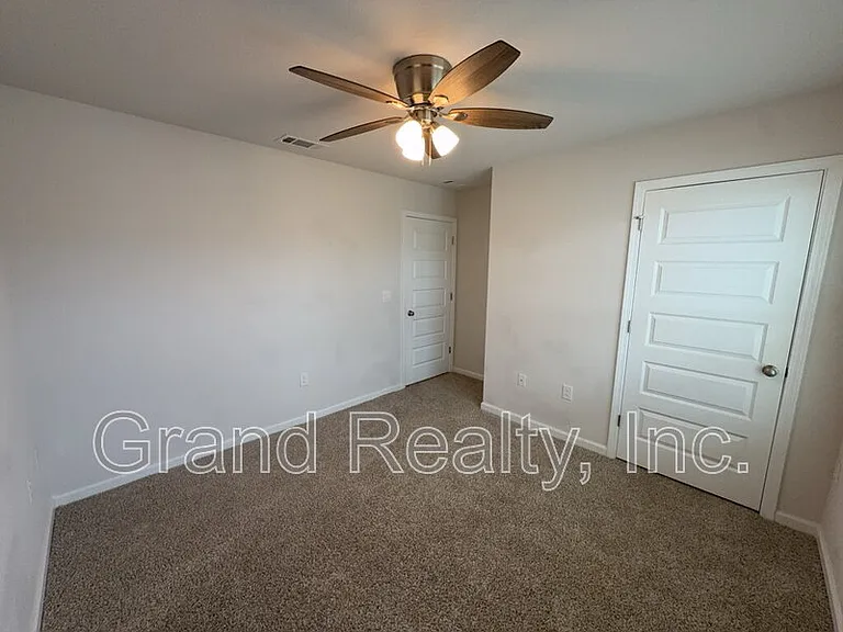 4407 White Cedar Ct — Photo 5
