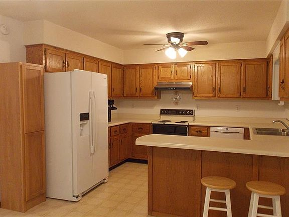 5th image of 2612 Charlton Ln