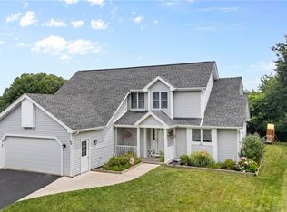 90 Sewilo Hills Dr, Rochester, NY 14622