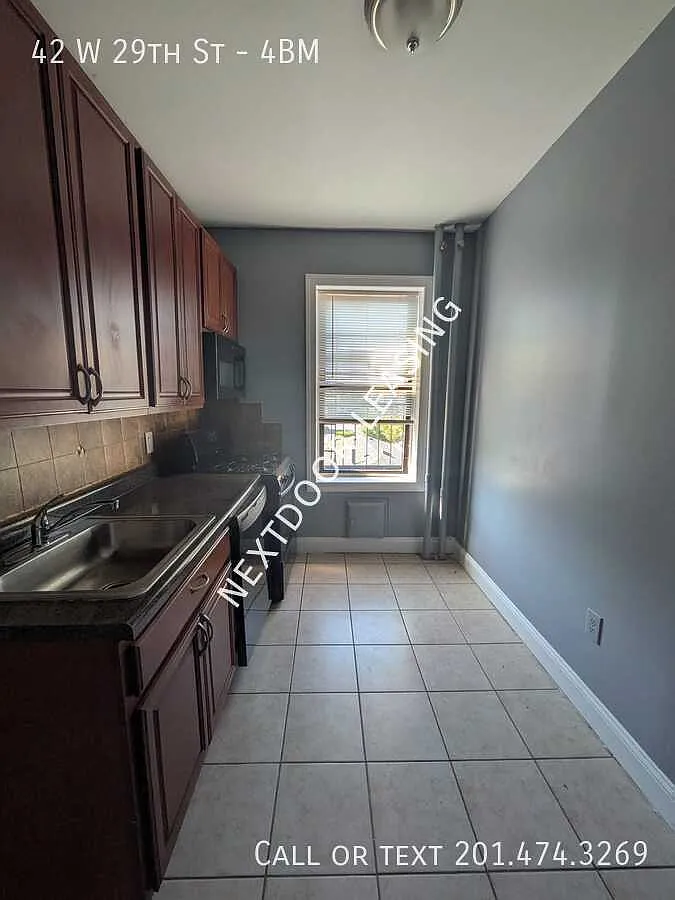 42 W 29th St — Photo 2