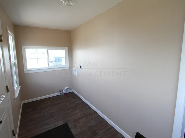 4929 Hesper Rd — Photo 10
