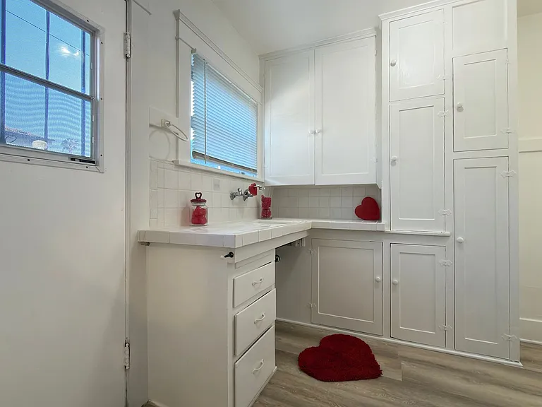 1360 Euclid Ave — Photo 14