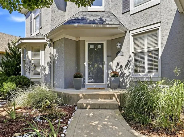 6355 Walker St, Shawnee, KS 66218