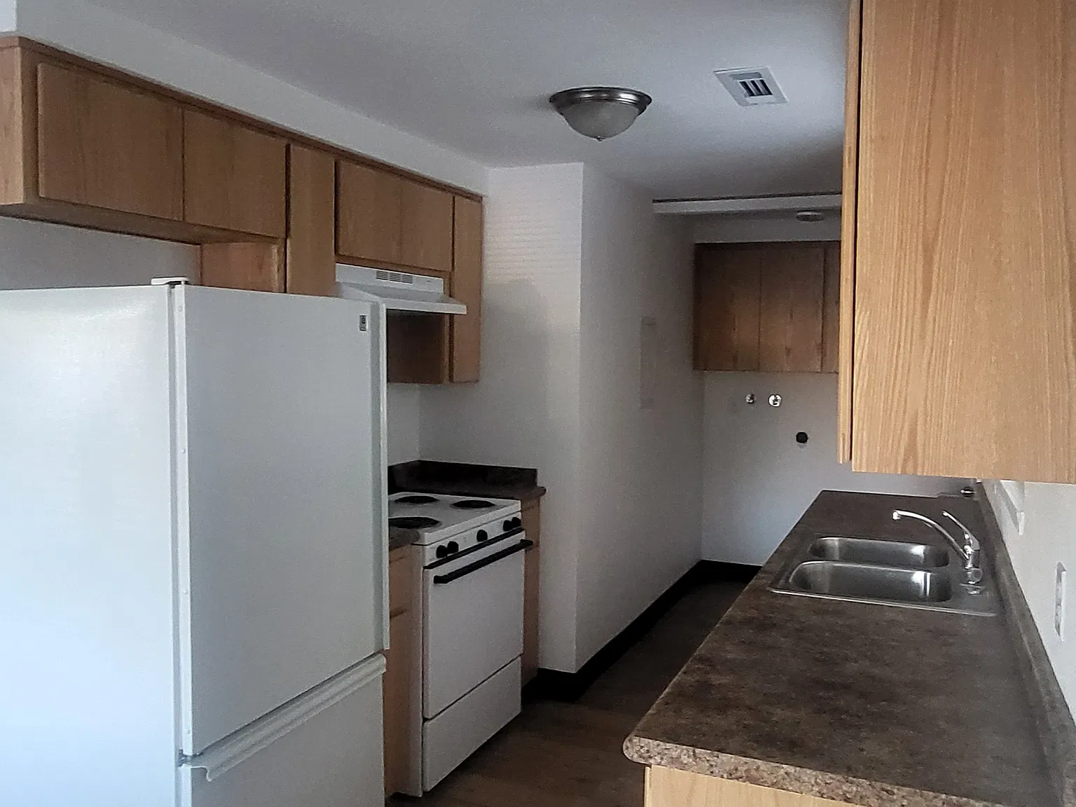 3 bed, 1092 sqft, $1,750 — Photo 3