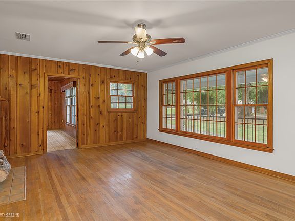 4th image of 307 Emerald Dr