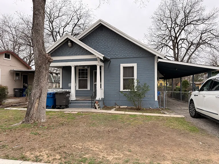 326 Topeka Blvd — Photo 2