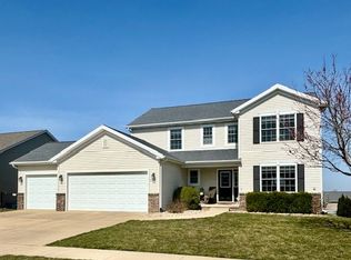 5012 Londonderry Rd, Bloomington, IL 61705