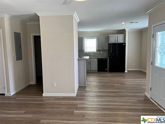 3rd image of 610 Rosewood Dr