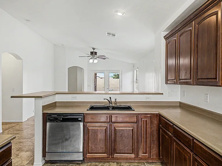 6918 S 46th Ln — Photo 12