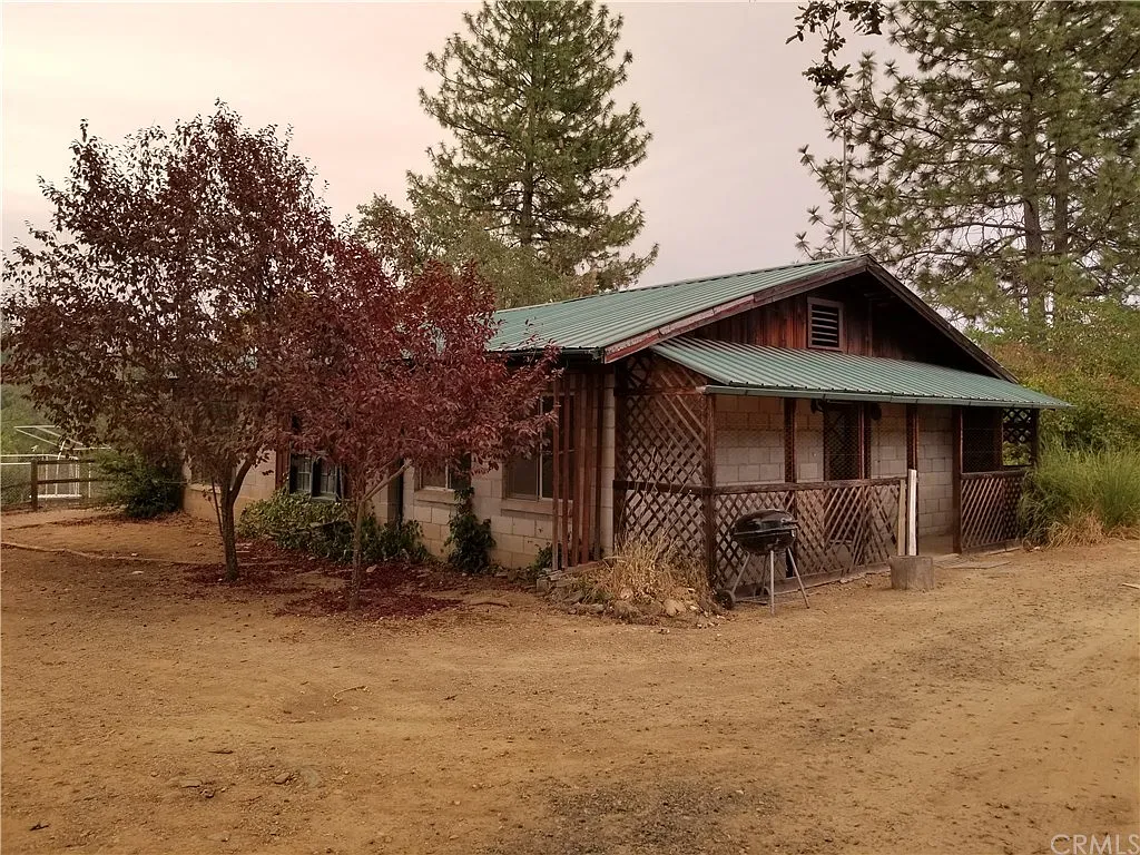 5653 E Whitlock Rd photo 1
