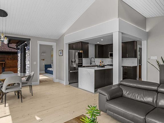 3rd image of 610 Larch Pl