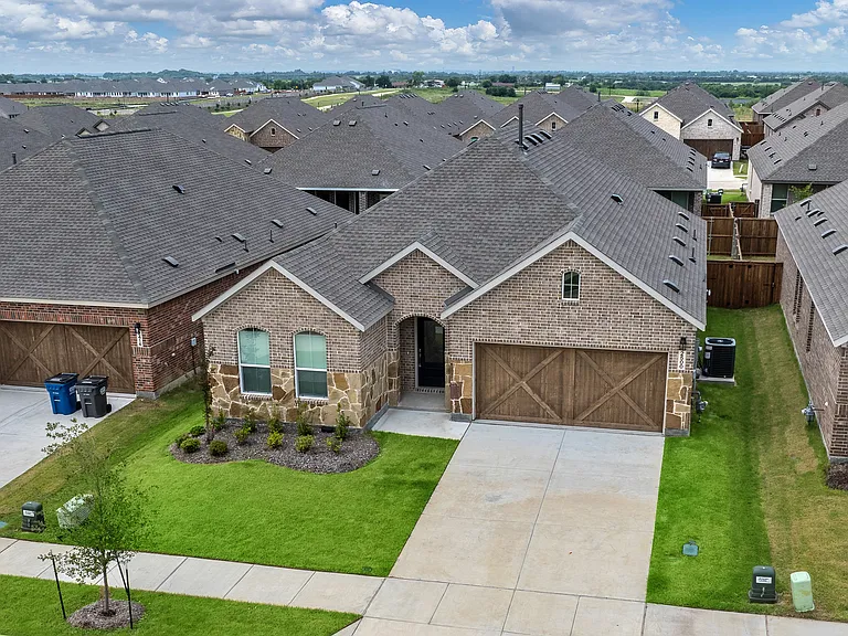 2500 Conroe Rd — Photo 3