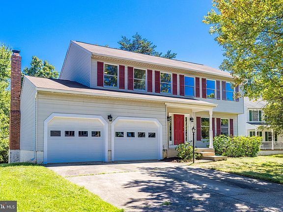 3rd image of 311 Bradford Ct