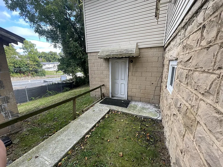 129 E Main St — Photo 2
