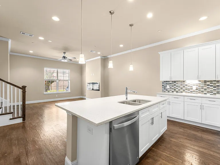 2952 Sheridan Dr — Photo 37