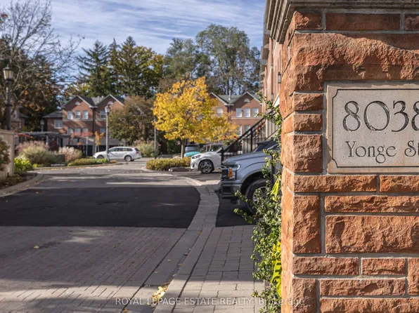 8038 Yonge St #17, Vaughan, ON L4J 1W3