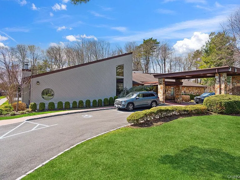 90 Foxwood Dr — Photo 40