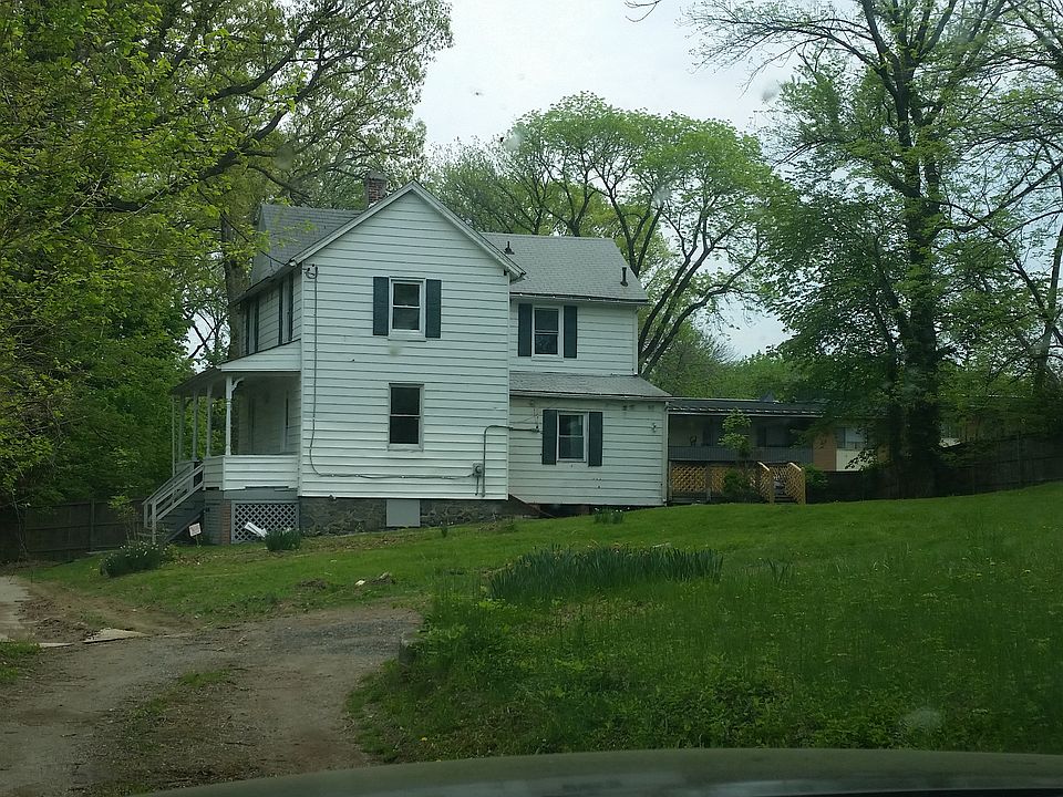2nd image of 2215 Weaver Ln