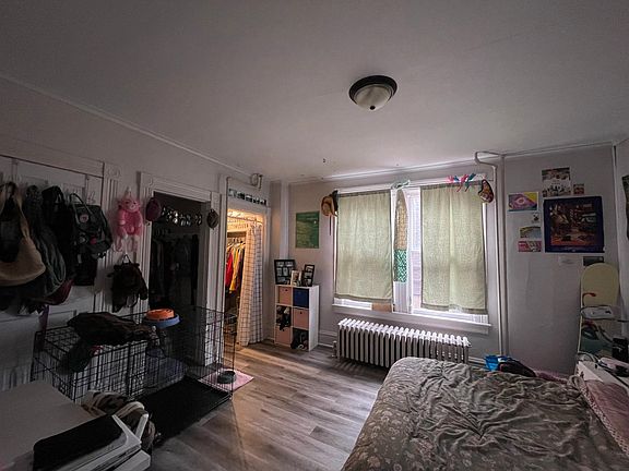 4th image of 132 W Crescent St #1