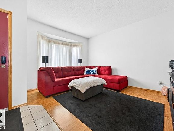 3rd image of 10636 110th St
