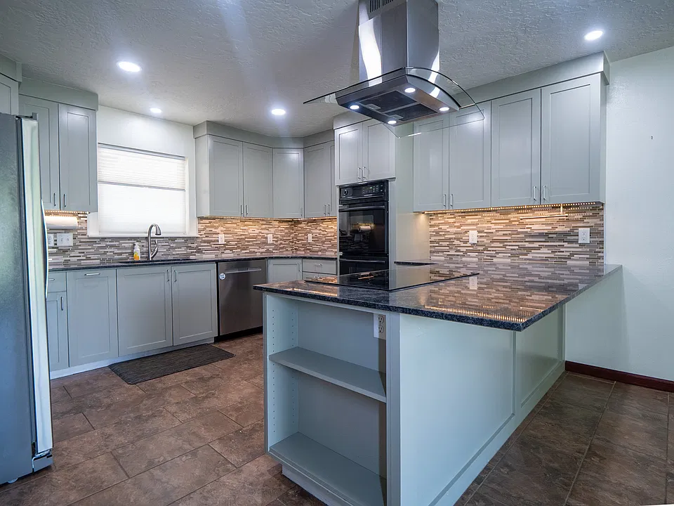 2517 Chateau Dr