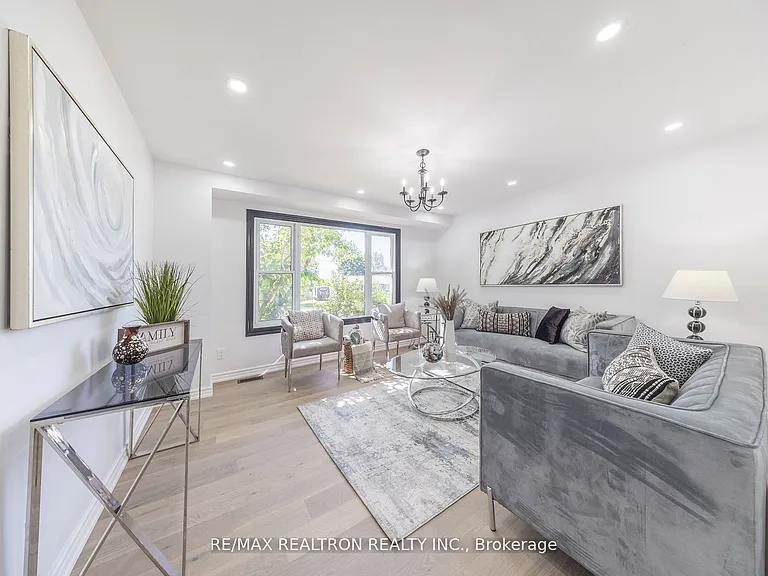 14 Grassmere Ct — Photo 1