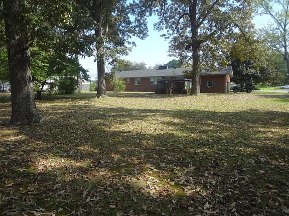 3rd image of 912 Hills Chapel Rd