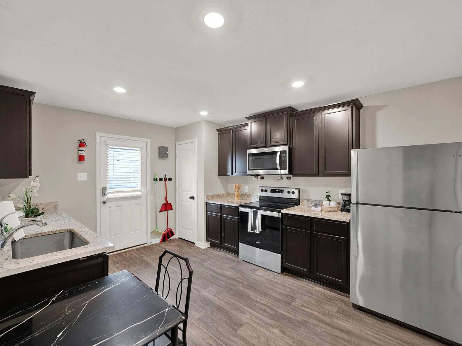 4 bed, 2.5 bath, 1428 sqft, $706 — Photo 4