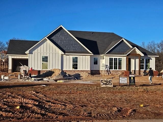 1st image of 5235 N Oakwood Dr