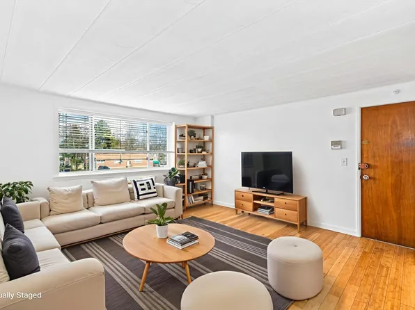 20 Nelson Dr APT 3A, Randolph, MA 02368