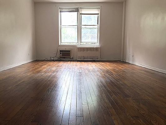 1st image of 2725 Creston Ave #401