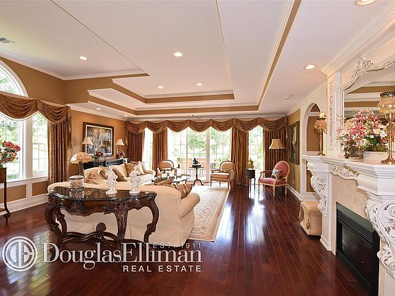 3rd image of 375 Altessa Blvd
