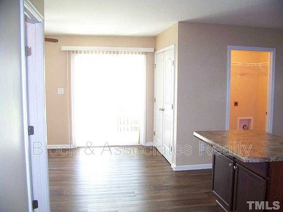 5th image of 386 New Castle Ln