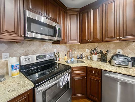 5th image of 223 W 115th St #1R
