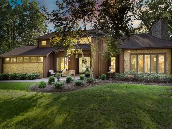 255 Patricia Ln NE, Christiansburg, VA 24073