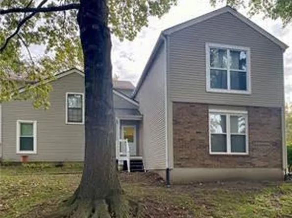 8340 NW Barrybrooke Dr, Kansas City, MO 64151
