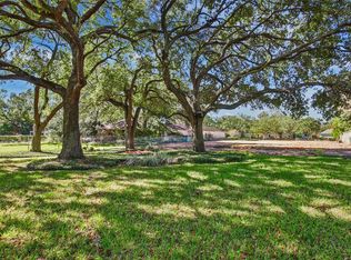 2306 Country Club Blvd, Sugar Land, TX 77478
