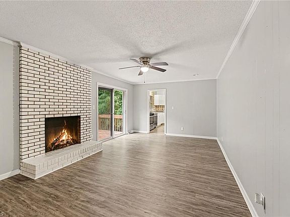 4th image of 5021 Eastwin Dr