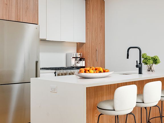 3rd image of 224 W 124th St APT 903