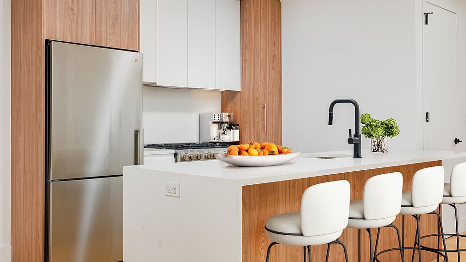 1st image of 224 W 124th St #1742