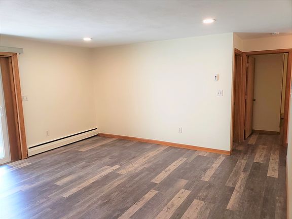 3rd image of 33 Jacqueline Rd APT A