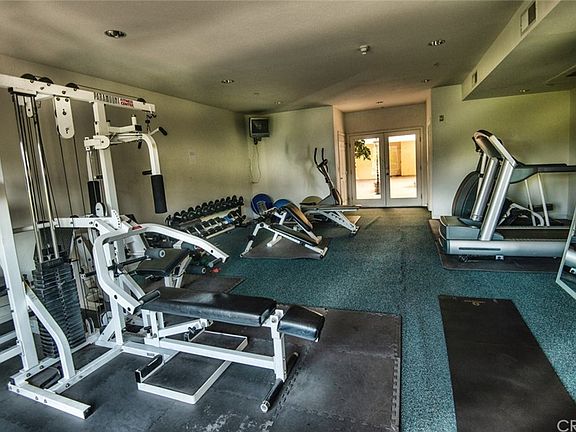 4th image of 12407 Moorpark St APT 202