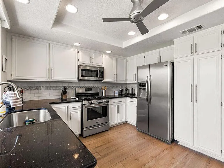 235 Santa Barbara Cir — Photo 17