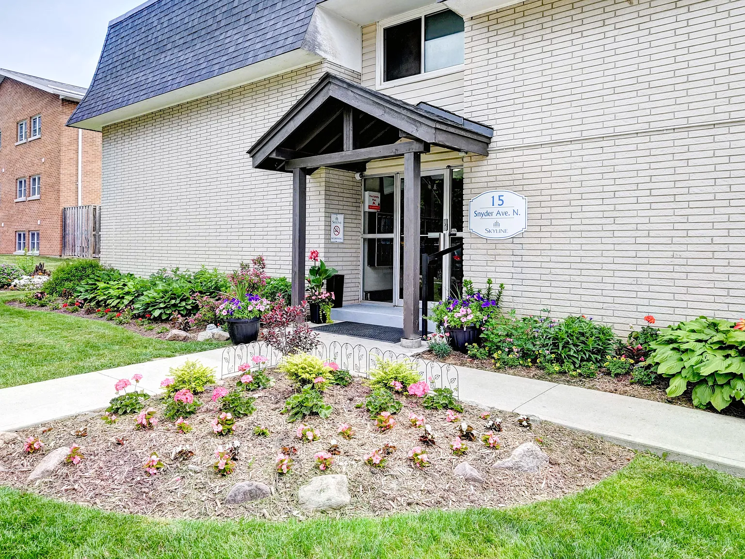 Snyder Avenue Apartments — Photo 4